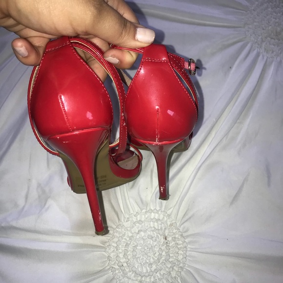 Red high heels - Picture 2 of 2